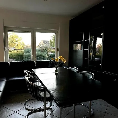 Geraeumiges Haus Mit Sauna & Terrasse, Golf & Messe *