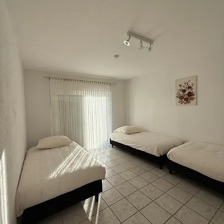 Geraeumiges Haus Mit Sauna & Terrasse, Golf & Messe
