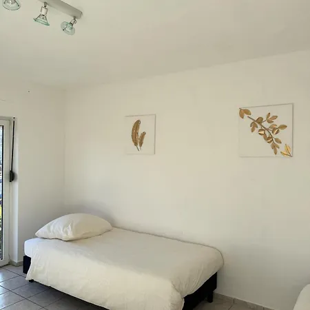 Geraeumiges Haus Mit Sauna & Terrasse, Golf & Messe 랏젠